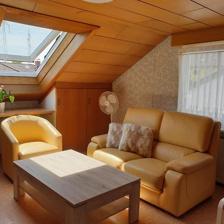 Sonnige Ruhige Dachzimmer Inkl Wifi Plus Kaffee Mit Wg Dusche Und Neuer Kueche เลอร์ราค ภายนอก รูปภาพ