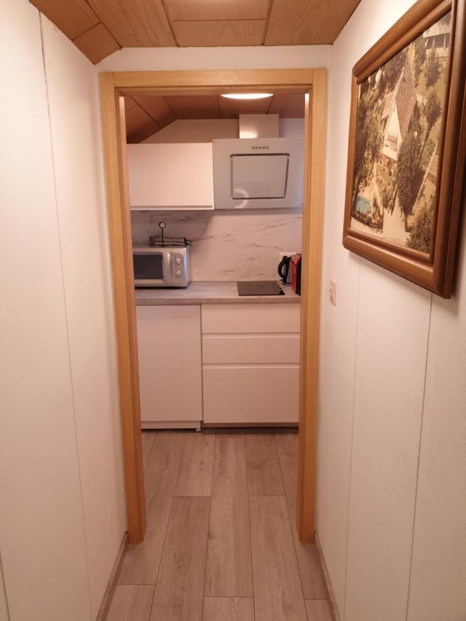 Sonnige Ruhige Dachzimmer Inkl Wifi Plus Kaffee Mit Wg Dusche Und Neuer Kueche เลอร์ราค ภายนอก รูปภาพ