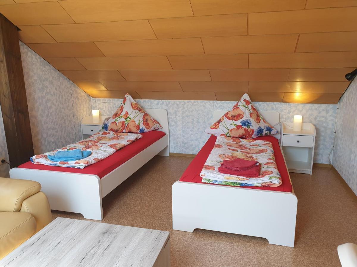 Sonnige Ruhige Dachzimmer Inkl Wifi Plus Kaffee Mit Wg Dusche Und Neuer Kueche เลอร์ราค ภายนอก รูปภาพ